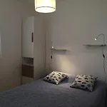 Rénové Bord De Avec Balcon Et Parking à - Fr-1-336-79 Jard-sur-Mer