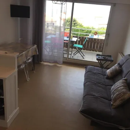 Rénové Bord De Avec Balcon Et Parking à - Fr-1-336-79 * Jard-sur-Mer