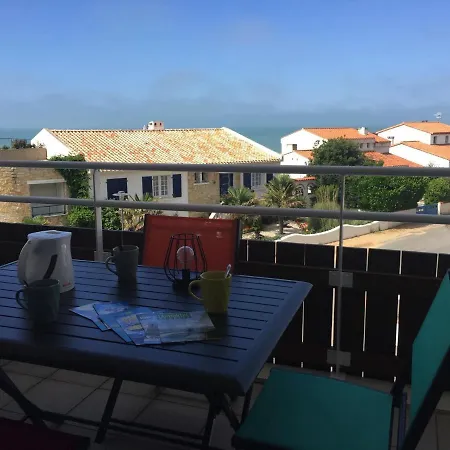 Rénové Bord De Avec Balcon Et Parking à - Fr-1-336-79 Jard-sur-Mer