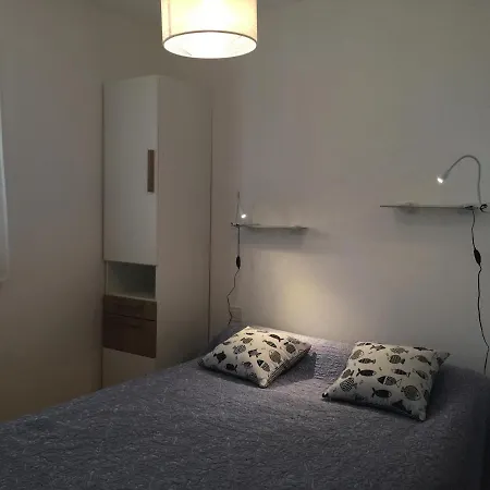 Renove Bord De Avec Balcon Et Parking A - Fr-1-336-79 ジャール・シュル・メール