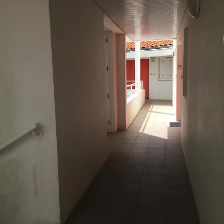 Renove Bord De Avec Balcon Et Parking A - Fr-1-336-79 アパート *