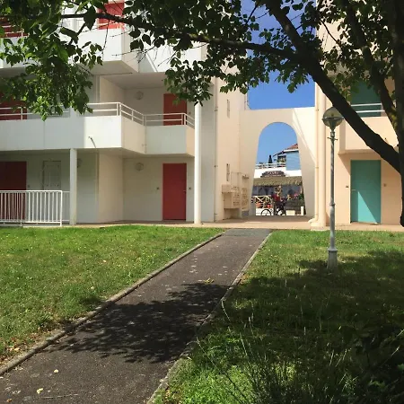 Appartement Rénové Bord De Avec Balcon Et Parking à - Fr-1-336-79