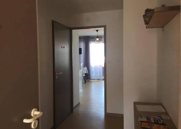 Rénové Bord De Avec Balcon Et Parking à - Fr-1-336-79 Jard-sur-Mer