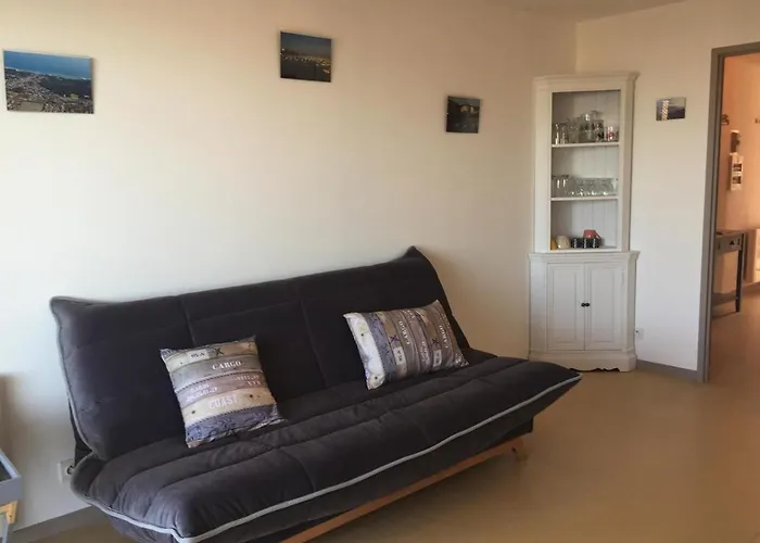 Rénové Bord De Avec Balcon Et Parking à - Fr-1-336-79 Appartement