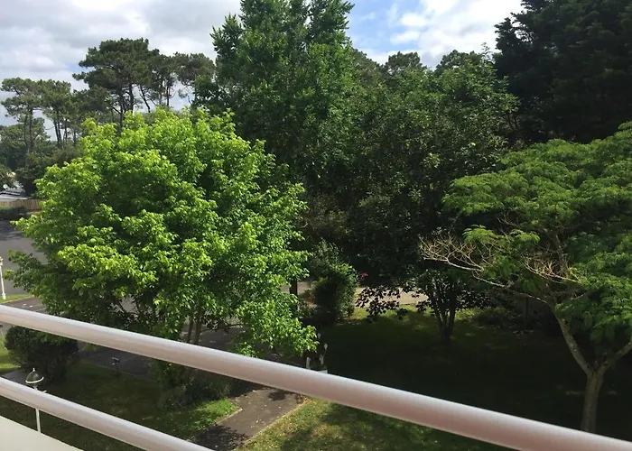 Rénové Bord De Avec Balcon Et Parking à - Fr-1-336-79 Appartement