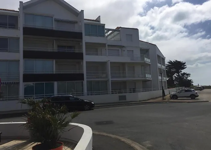 Rénové Bord De Avec Balcon Et Parking à - Fr-1-336-79 *