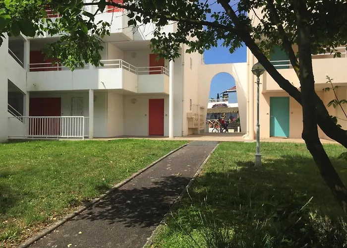 Appartement Rénové Bord De Avec Balcon Et Parking à - Fr-1-336-79