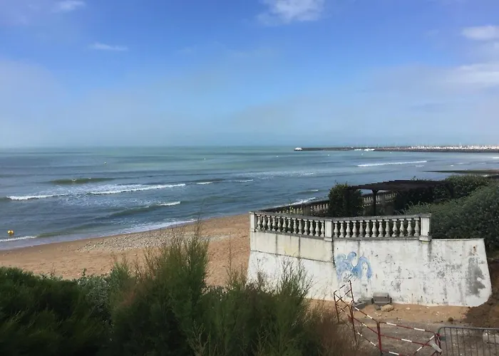 Appartement Rénové Bord De Avec Balcon Et Parking à - Fr-1-336-79
