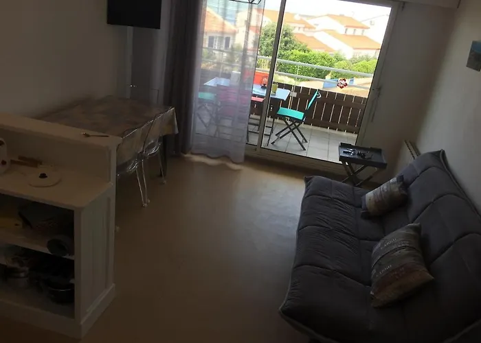 Rénové Bord De Avec Balcon Et Parking à - Fr-1-336-79 *