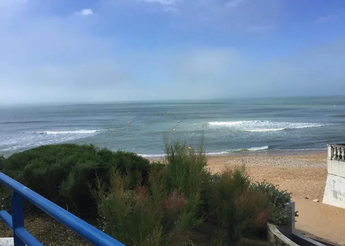Appartement Rénové Bord De Avec Balcon Et Parking à - Fr-1-336-79